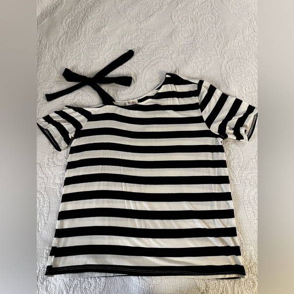 NWT BIBI bow tied cold shoulder top size L - Picture 1 of 4